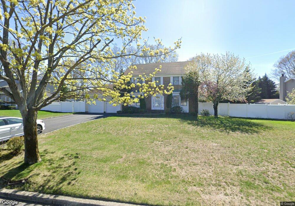 21 Jill Dr, ComMacK, NY 11725 - photo 1