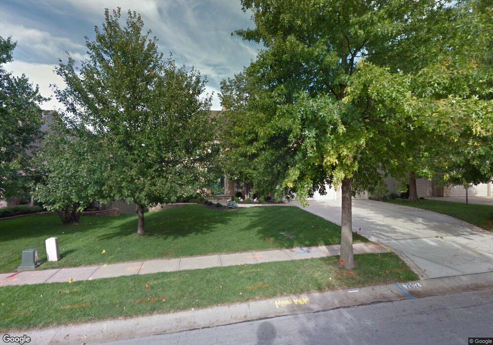 7802 Oakview Ln, Shawnee, KS 66216 - photo 1
