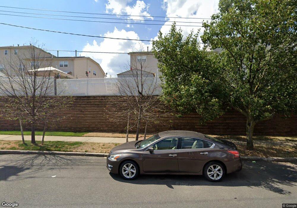 207 Skyline Dr, Staten Island, NY 10304 - photo 1