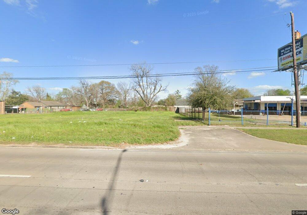 7106-7124 N Shepherd Dr, Houston, TX 77091 - photo 1