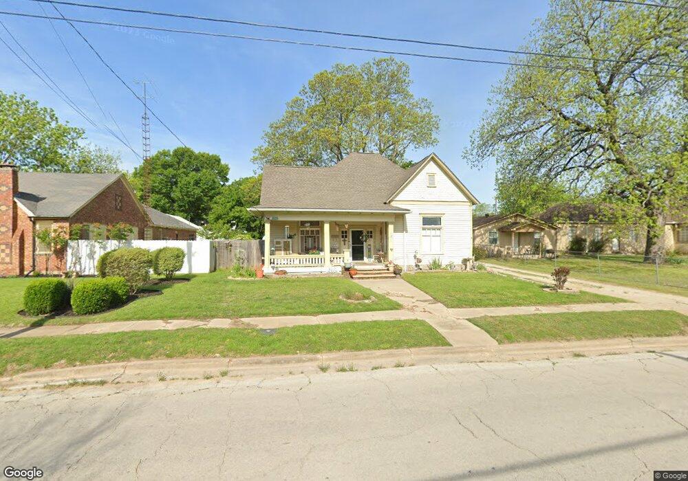 935 N Dixon St, Gainesville, TX 76240 - photo 1