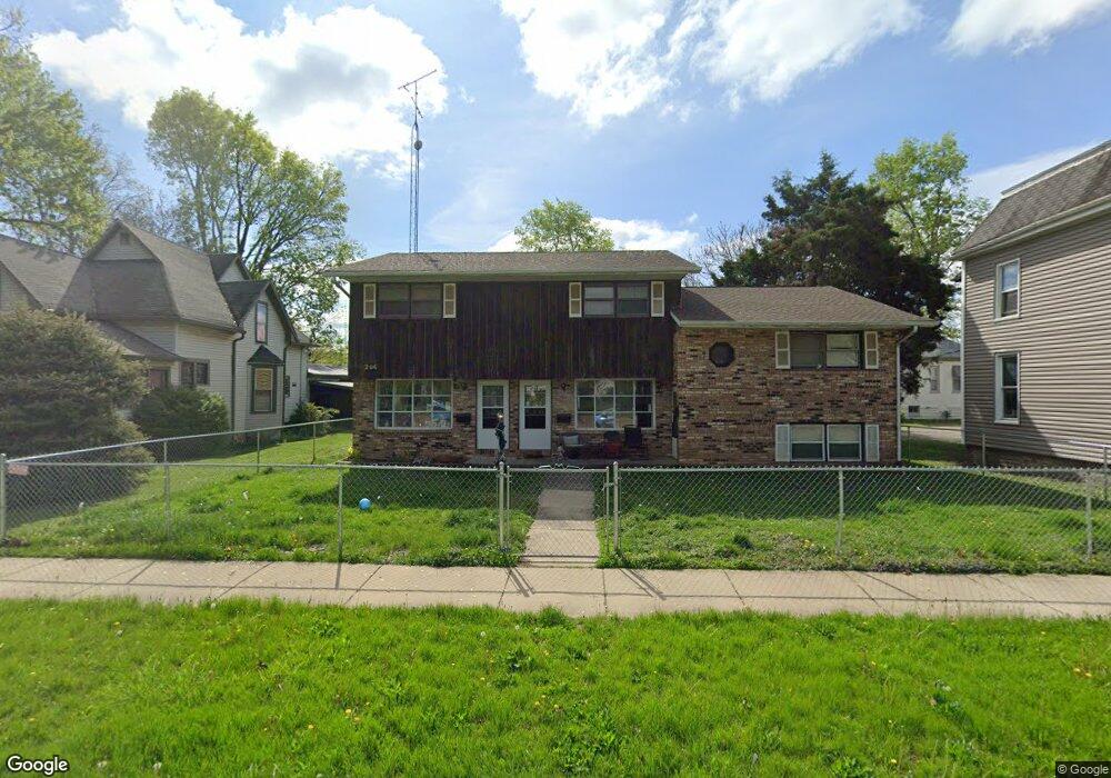 206 N Logan St unit 4, Lincoln, IL 62656 - photo 1