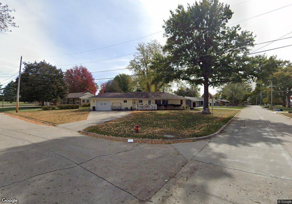 2807 S 2nd Ave E, Newton, IA 50208 - photo 1