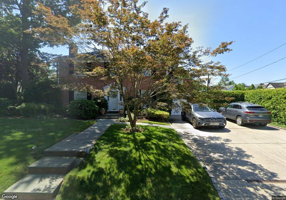 56 Shoreview Rd, Manhasset, NY 11030 - photo 1