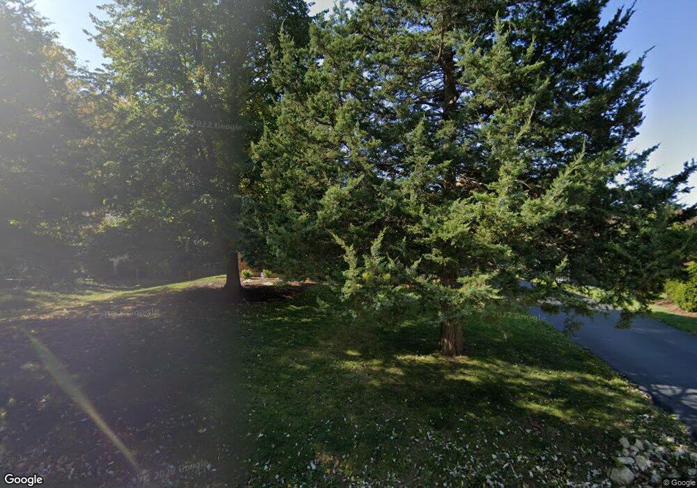 205 Oakleaf Rd, Lake In the Hills, IL 60156 - photo 1