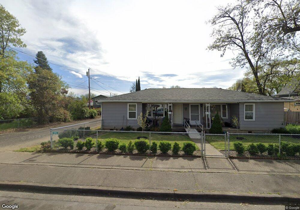 347 N 3rd St, Central Point, OR 97502 - photo 1