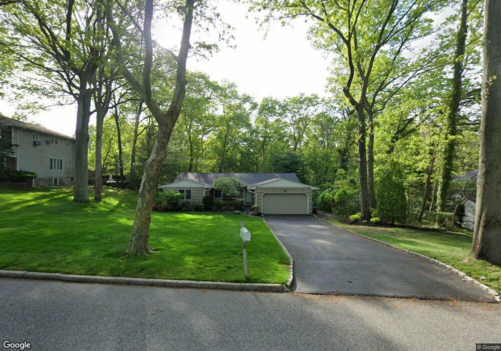 18 Pimlico Dr, ComMacK, NY 11725 - photo 1