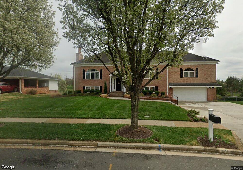 909 Fairway Dr NE, Vienna, VA 22180 - photo 1