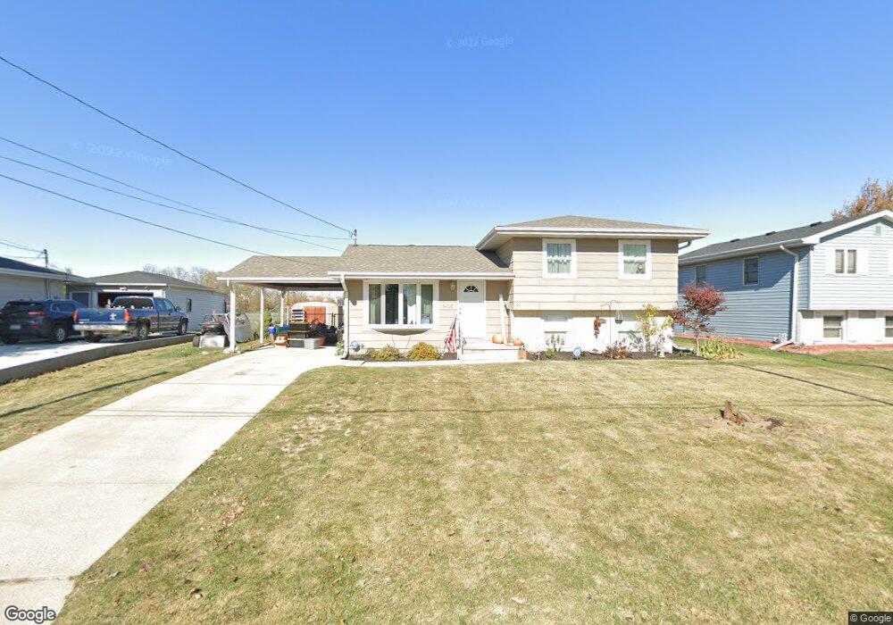 1408 N 9th Avenue Place E, Newton, IA 50208 - photo 1