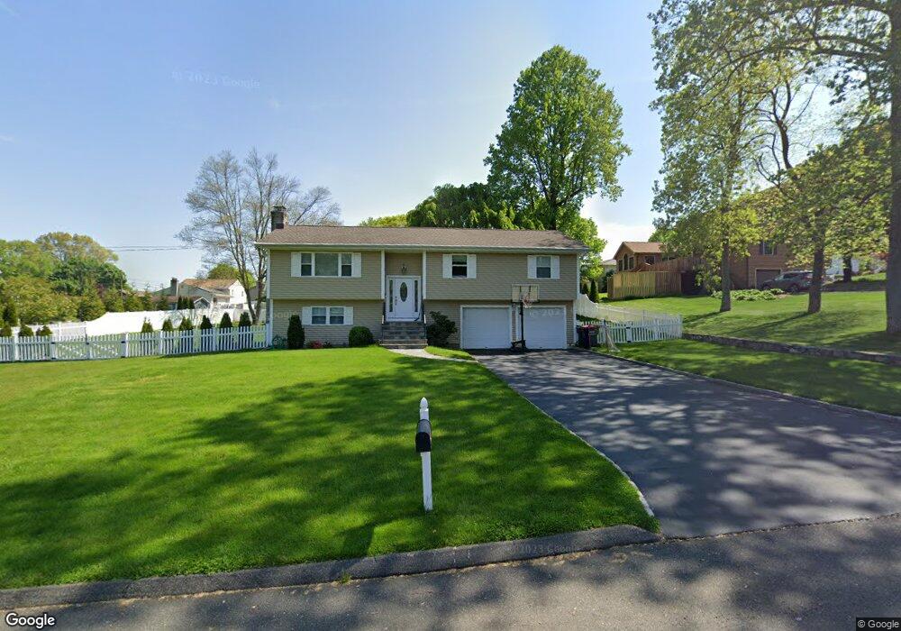 30 Nokomis Dr, Trumbull, CT 06611 - photo 1