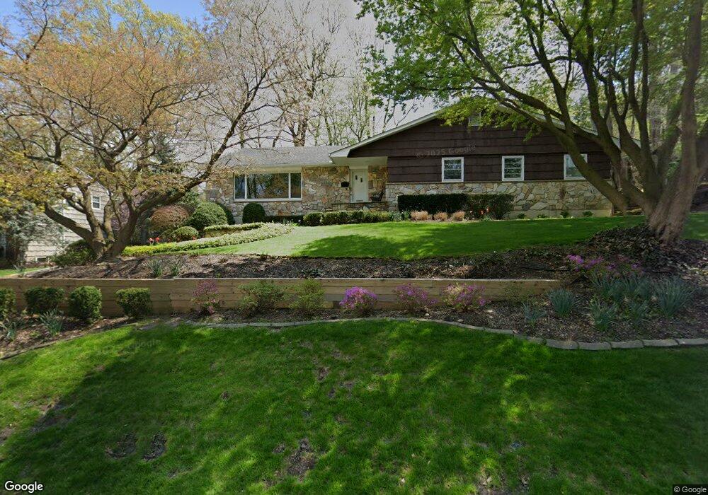 50 Cardinal Dr, Roslyn, NY 11576 - photo 1