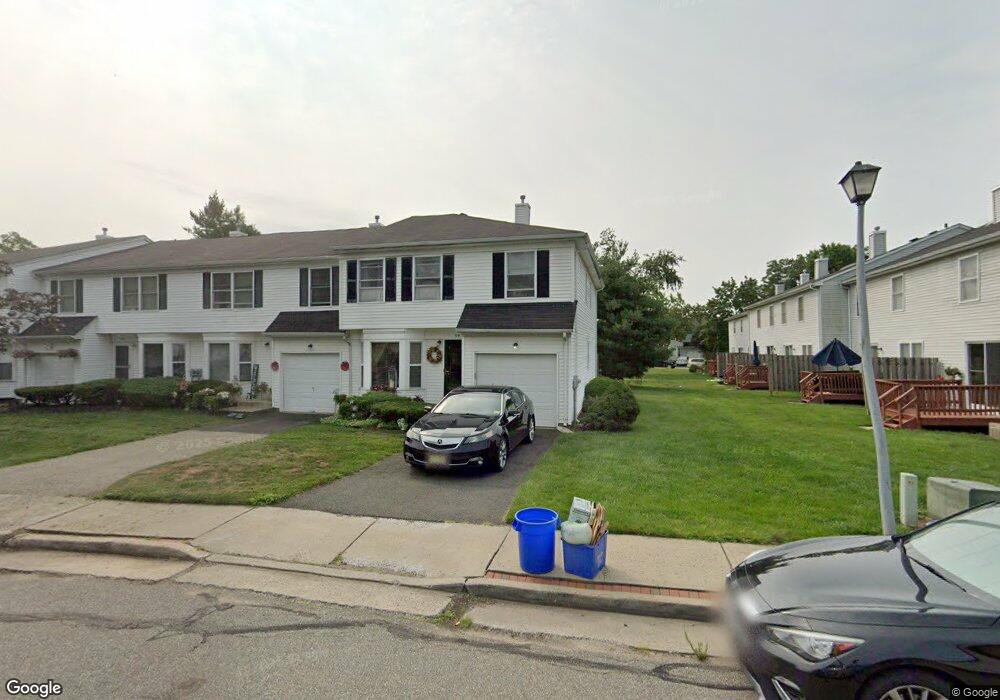 39 Tree Top Rd, Middlesex, NJ 08846 - photo 1