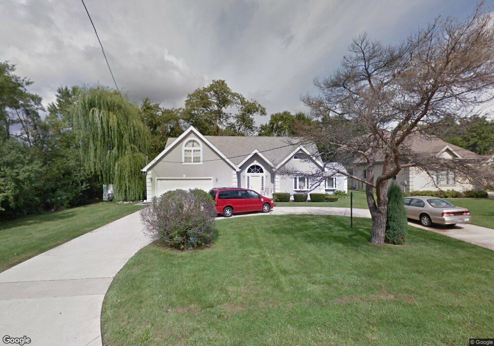 9548 W Oak Place, Des Plaines, IL 60016 - photo 1