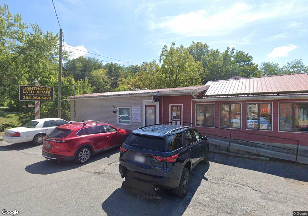 114 N Mercer St, Berkeley Springs, WV 25411 - photo 1