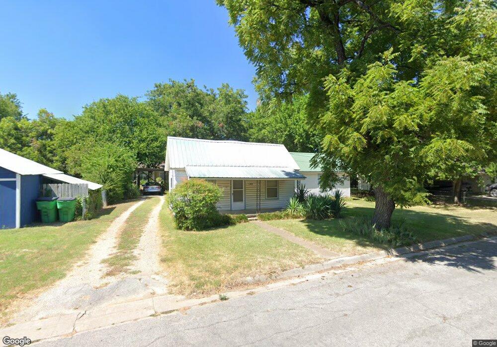 1409 Truelove St, Gainesville, TX 76240 - photo 1