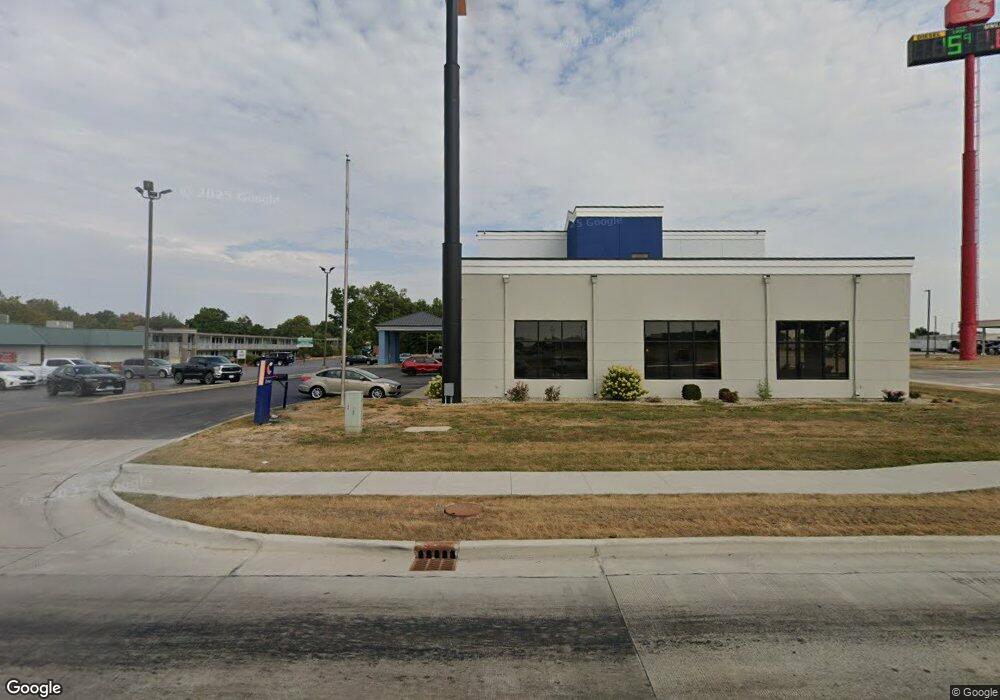 1406 W Fayette Ave, Effingham, IL 62401 - photo 1