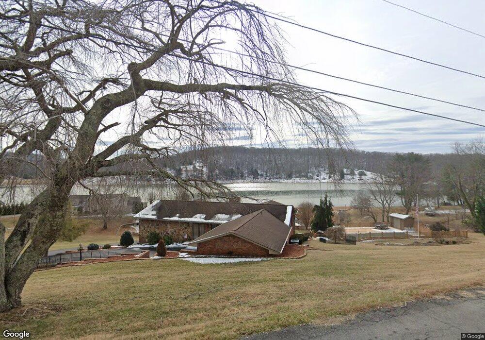 634 Lakeside Dock Dr, Kingsport, TN 37663 - photo 1