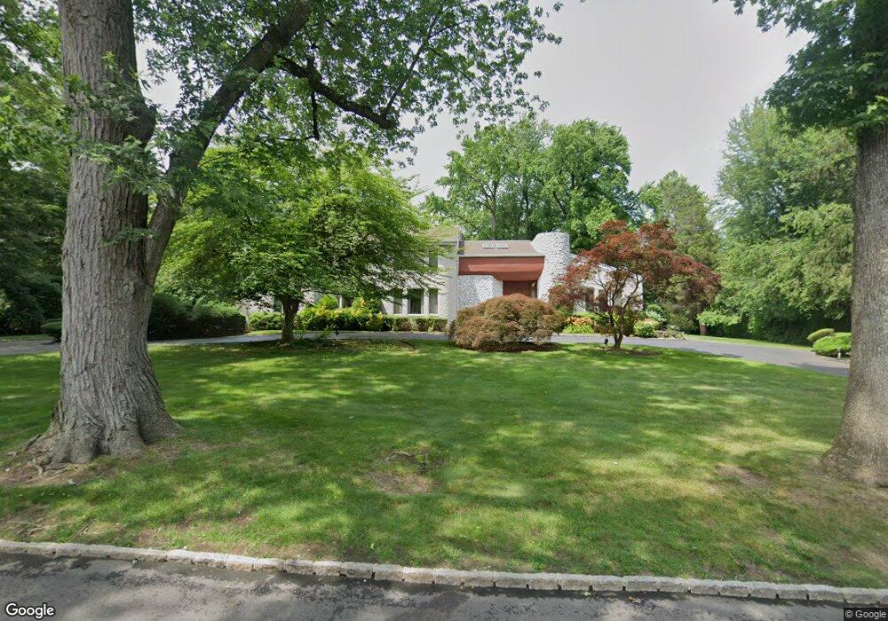 11 Rogers Rd, Great Neck, NY 11024 - photo 1