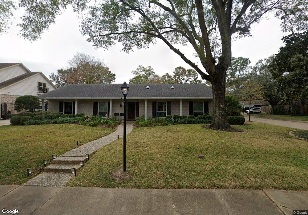 10047 Chevy Chase Dr, Houston, TX 77042 - photo 1