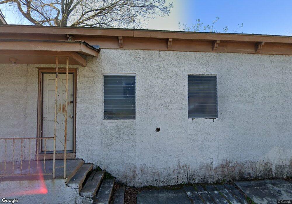 521 E Hall Ln, Savannah, GA 31401 - photo 1