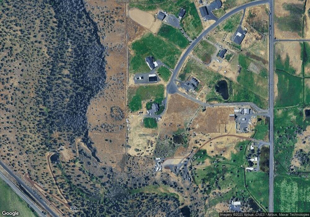 201 NE Frank Ln, Redmond, OR 97756 - photo 1