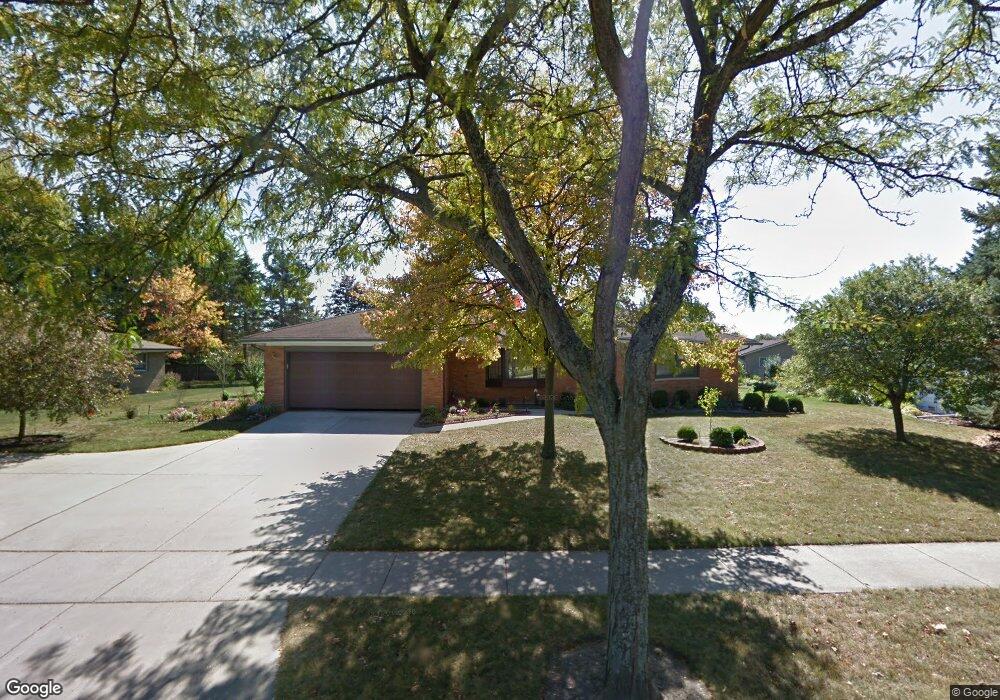 823 W Ardussi St, Frankenmuth, MI 48734 - photo 1