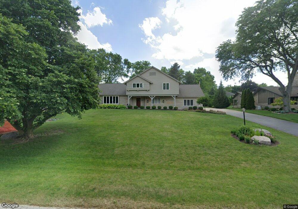 13145 Wrayburn Rd, Elm Grove, WI 53122 - photo 1