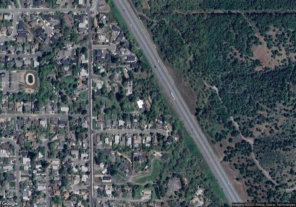 1111 NE Beacon Dr, Grants Pass, OR 97526 - photo 1