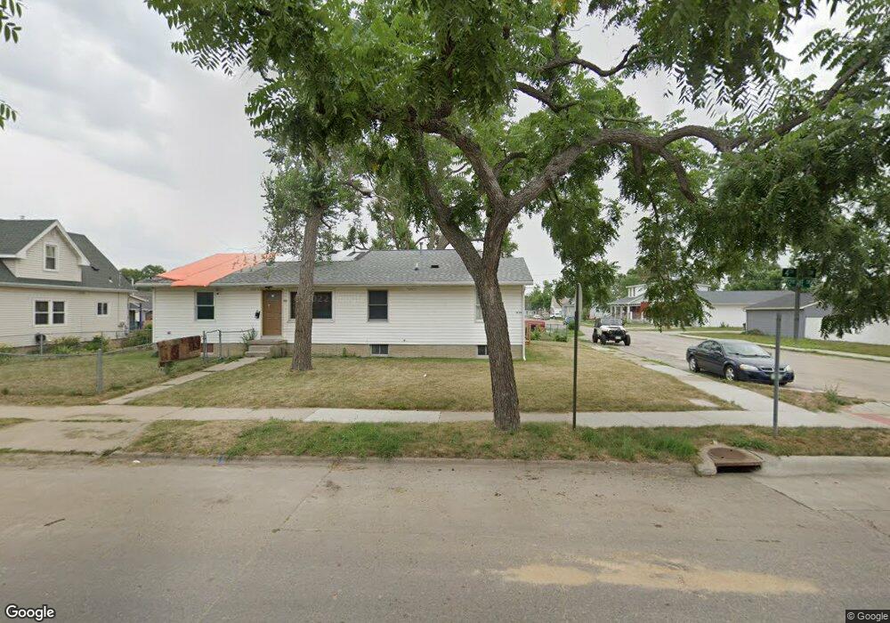 939 4th St SW, Cedar Rapids, IA 52404 - photo 1