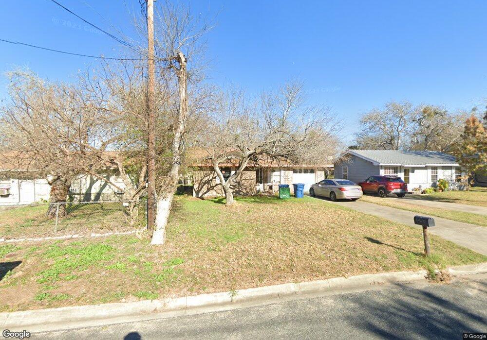 606 W Randall St, Beeville, TX 78102 - photo 1