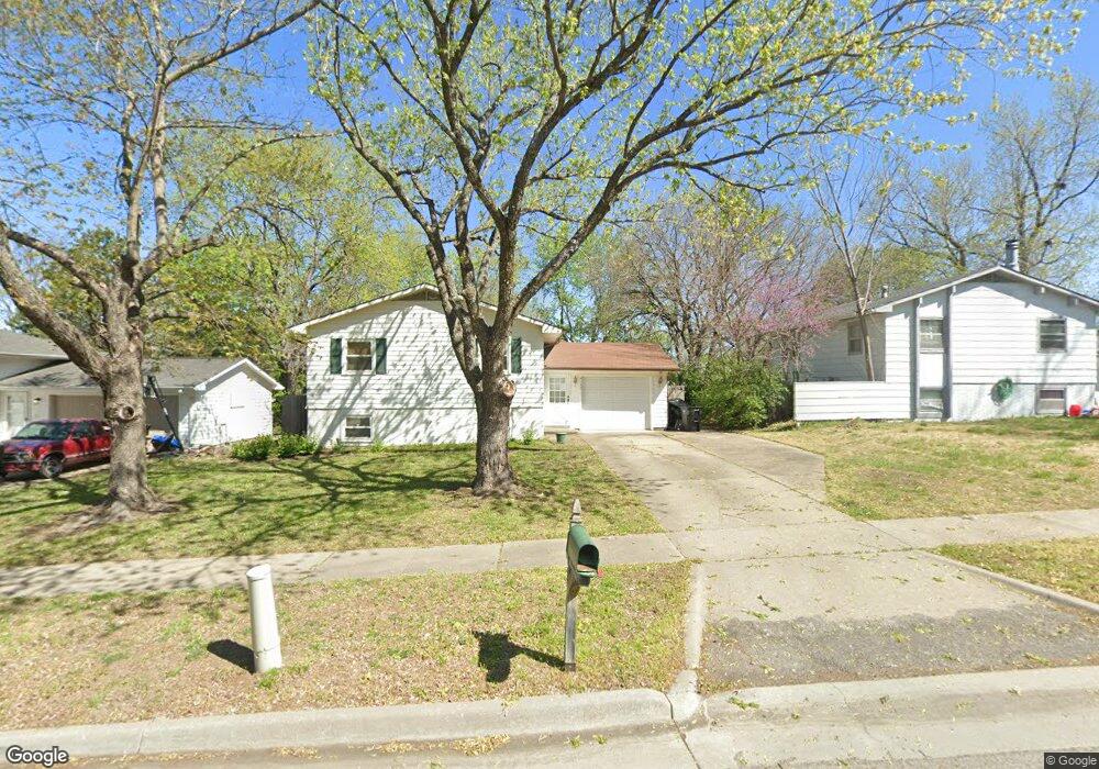 5132 SW 33rd St, Topeka, KS 66614 - photo 1