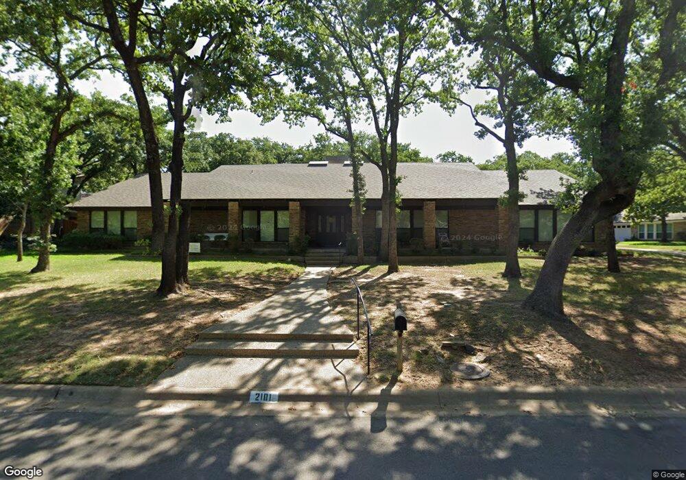 2101 Stonegate Dr, Denton, TX 76205 - photo 1