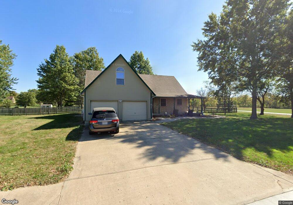 811 Crane St, Raymore, MO 64083 - photo 1