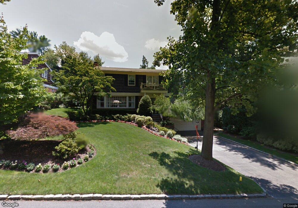 2 Colony Ln, Manhasset, NY 11030 - photo 1