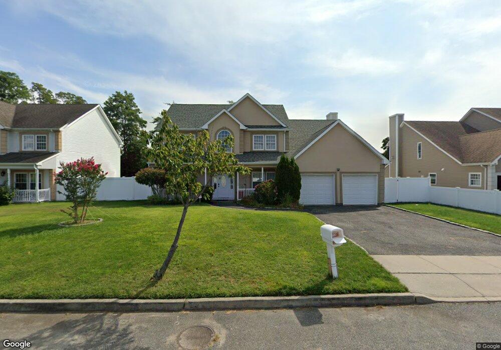 35 Sterns Ln, Copiague, NY 11726 - photo 1