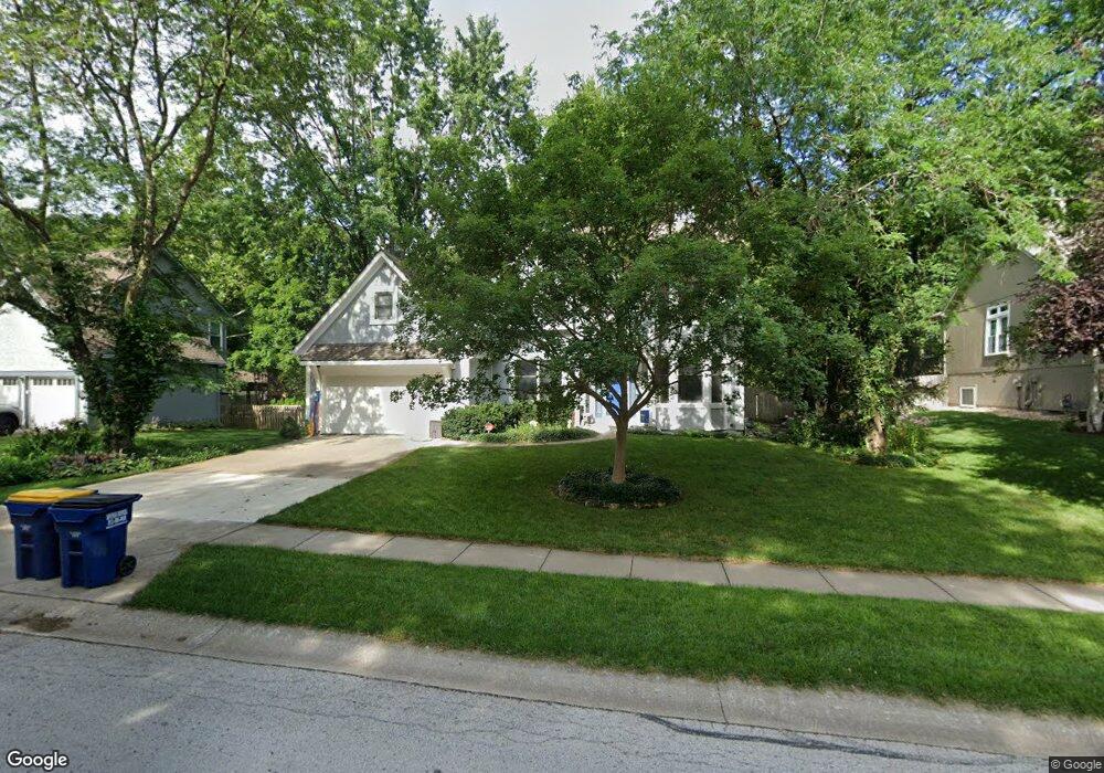 7306 Summit St, Shawnee, KS 66216 - photo 1