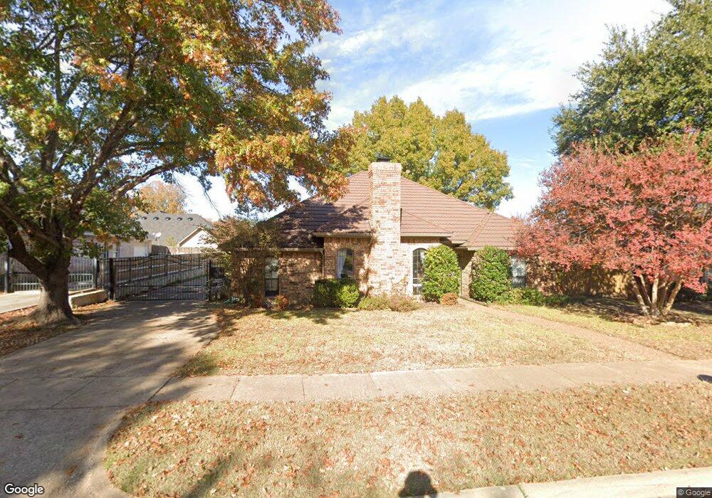 704 Evergreen Dr, Hurst, TX 76054 - photo 1