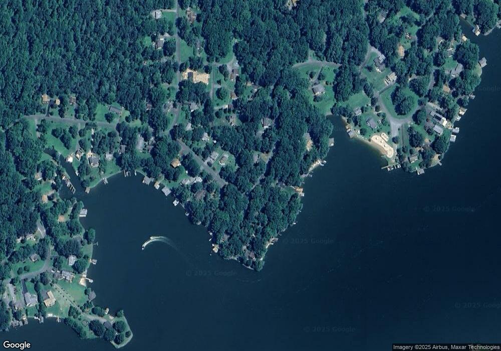 1240 N Lakeshore Dr, Louisa, VA 23093 - photo 1