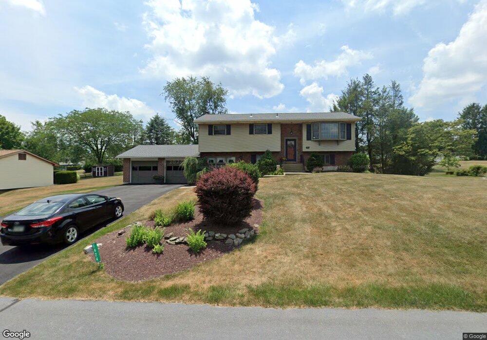 1424 Oakcrest Ln, Coplay, PA 18037 - photo 1