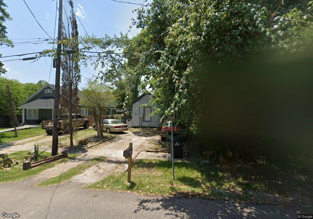 711 W Cleveland St, Alvin, TX 77511 - photo 1