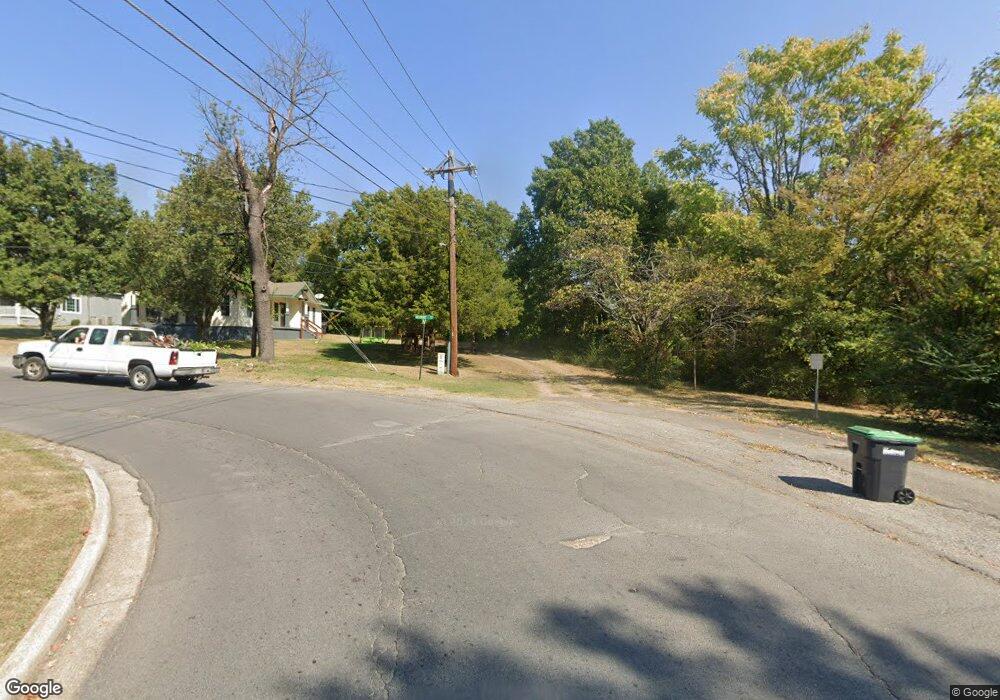 511 N Cherokee Ave, Tahlequah, OK 74464 - photo 1