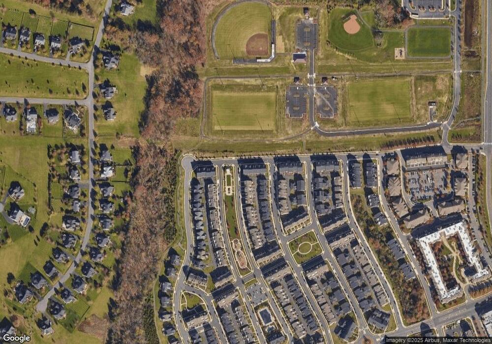 43135 Clarendon Square, Ashburn, VA 20148 - photo 1