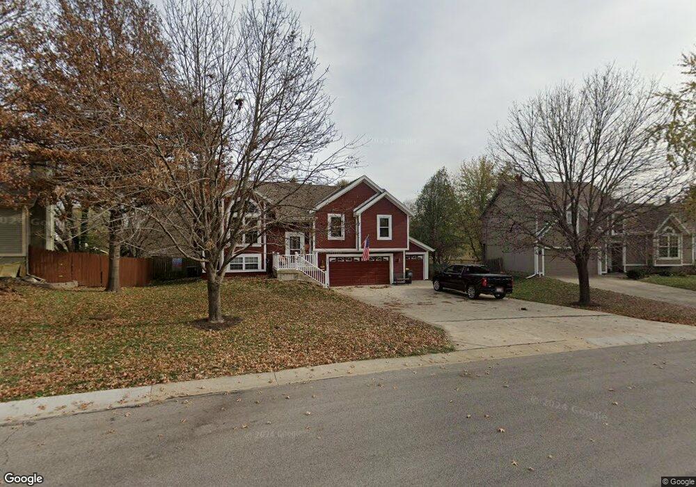 5145 Lakecrest Dr, Shawnee, KS 66218 - photo 1