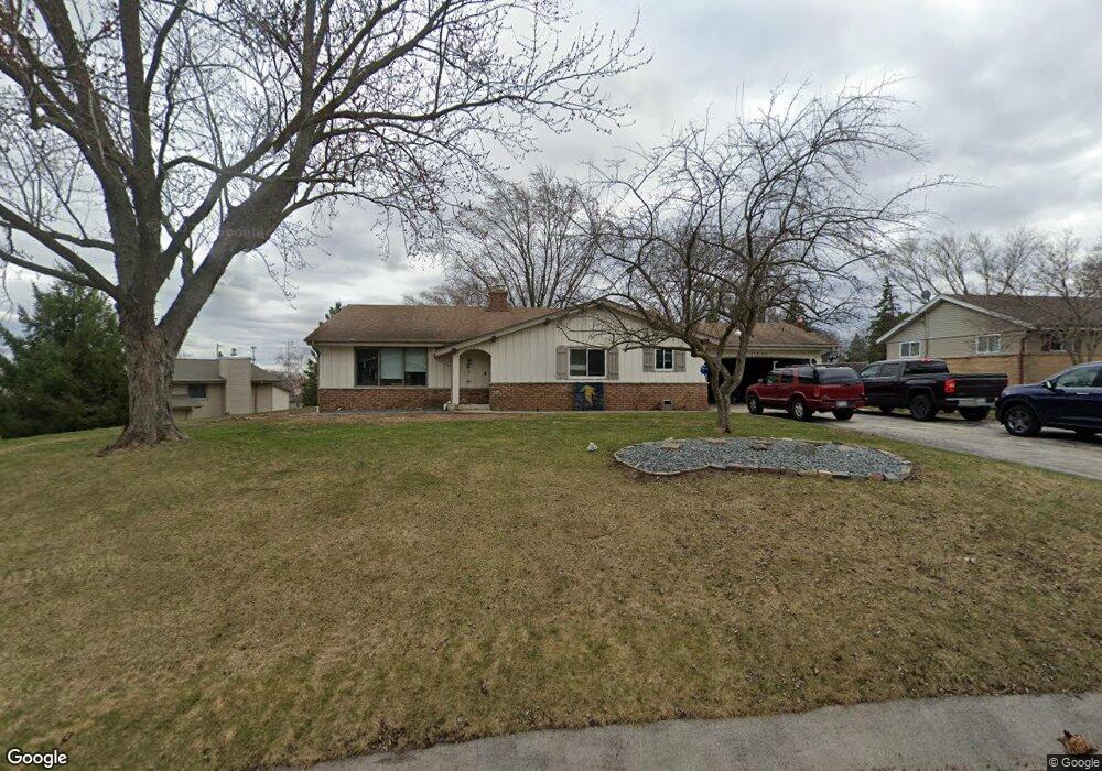11335 W Belmar Dr, Franklin, WI 53132 - photo 1
