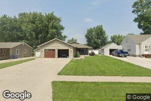 1419 1st St, Hull, IA 51239