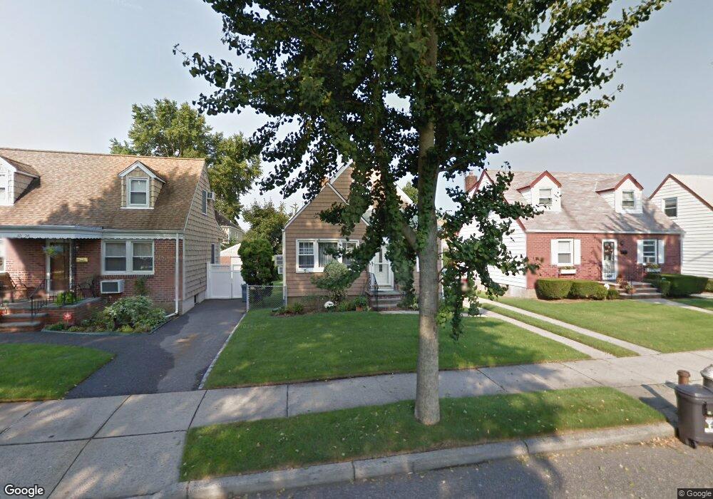 82-22 266th St, Glen Oaks, NY 11004 - photo 1