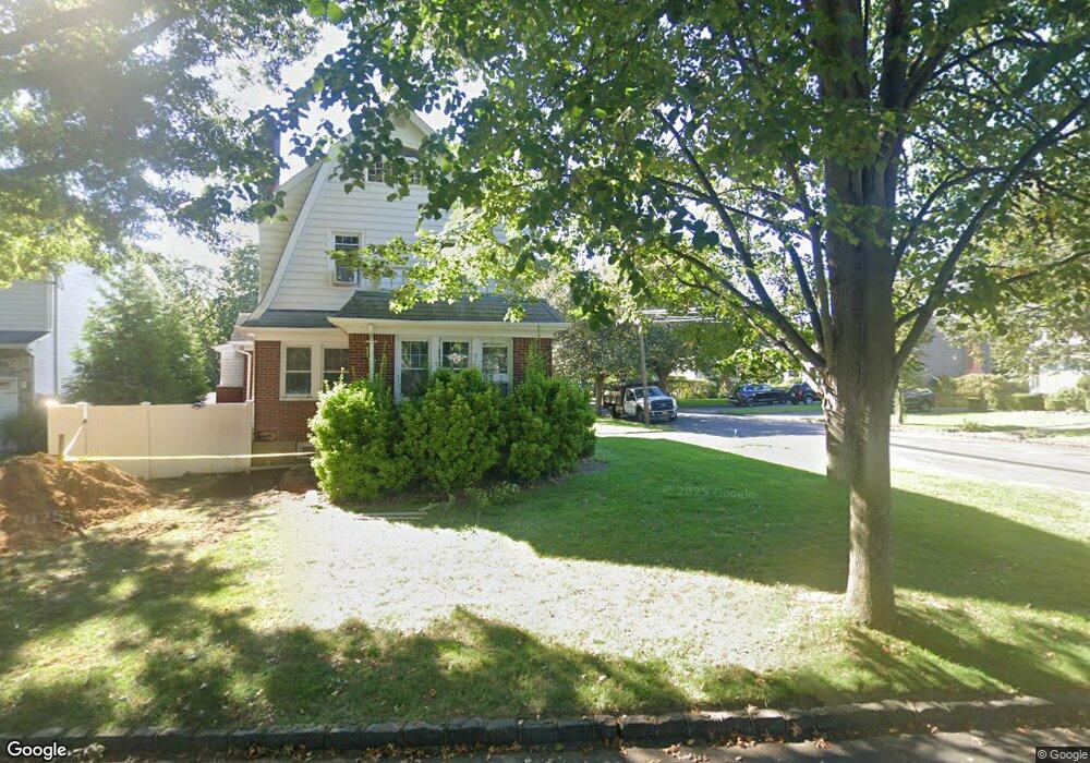 17 North St, Syosset, NY 11791 - photo 1