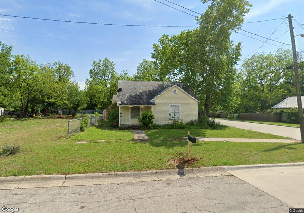 610 Harvey St, Gainesville, TX 76240 - photo 1