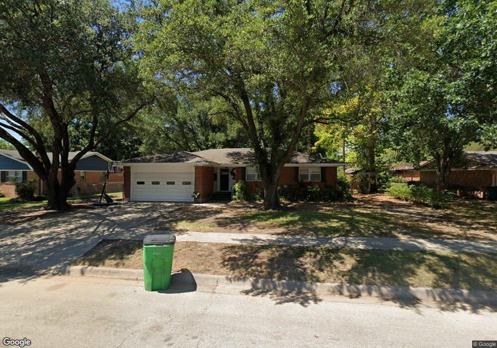 1723 Morningside Dr, Gainesville, TX 76240 - photo 1