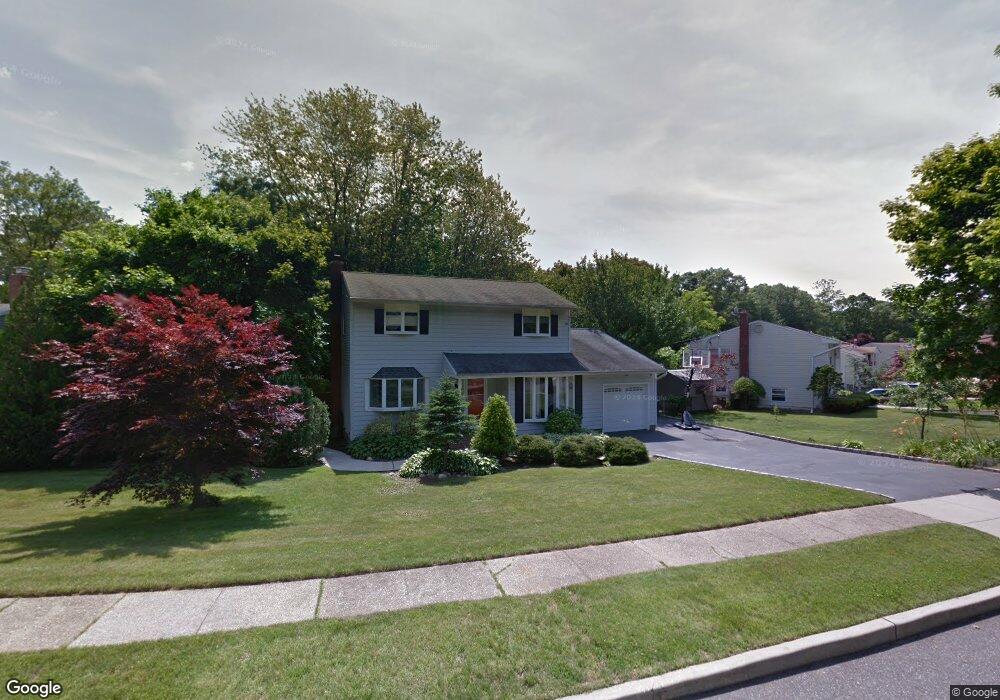 20 Wenmore Rd, ComMacK, NY 11725 - photo 1